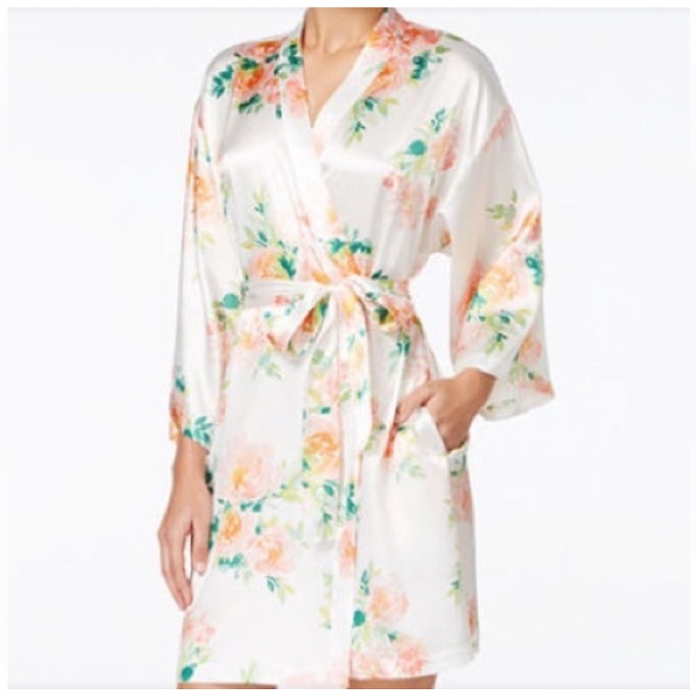 NWOT! Morgan Taylor Intimates Light Pastel Wrap Robe. Size XXL / XXXL